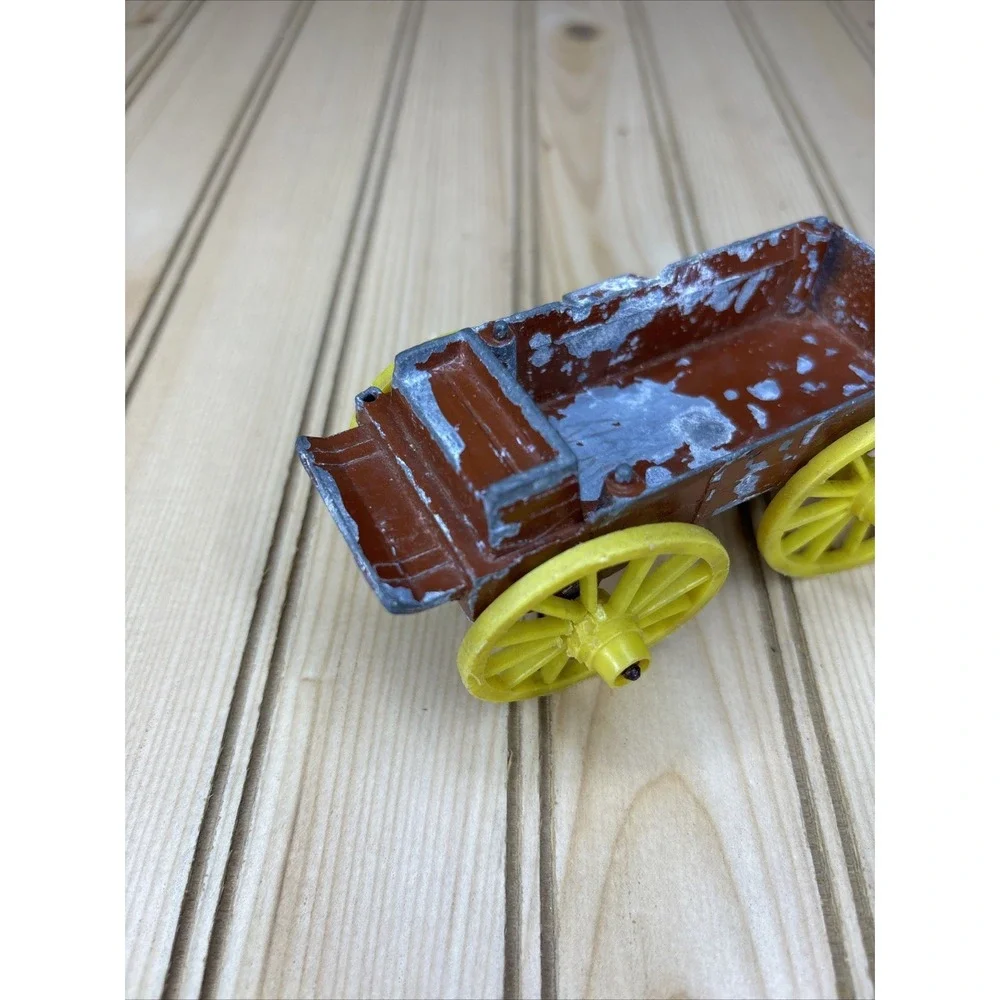 Vintage Tootsie‎ Toy Chicago 24 Die Cast Brown With Yellow Wheels Wagon Carriage